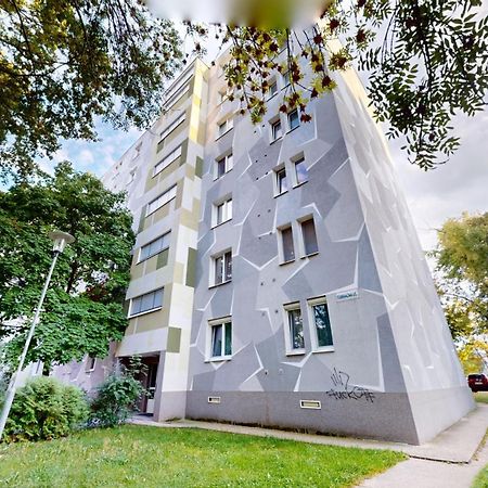 Modern 2 Bedroom Apt - Free Parking Братислава Экстерьер фото