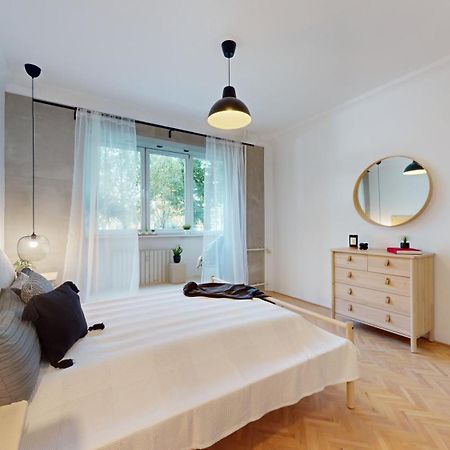 Modern 2 Bedroom Apt - Free Parking Братислава Экстерьер фото